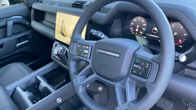 Land Rover Defender 3.0 D250 X-Dynamic SE 110 5dr Auto Diesel Estate - Image 38